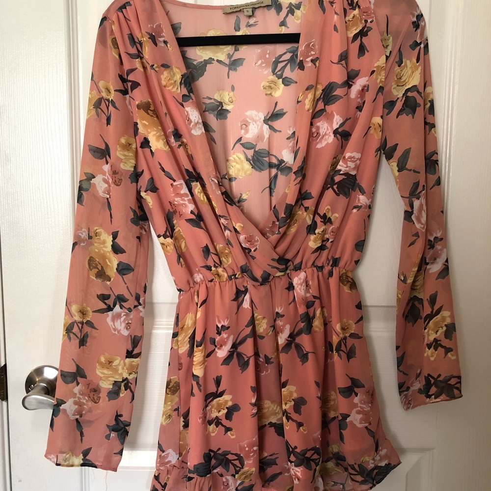 PINK FLORAL LONGSLEEVE ROMPER - size M